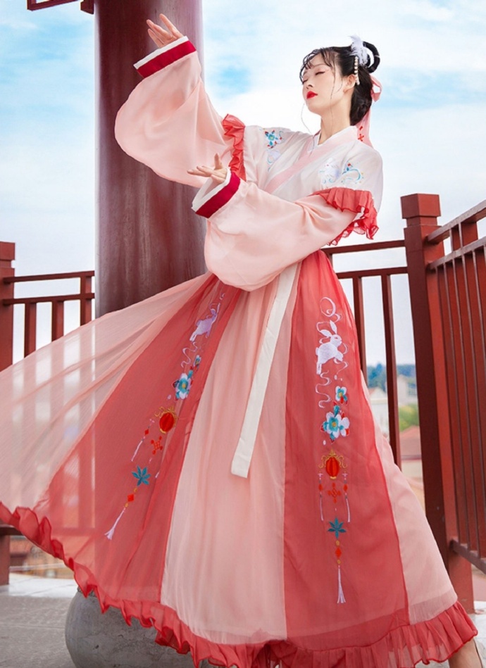 汉服美女红装素裹翩翩起舞图片