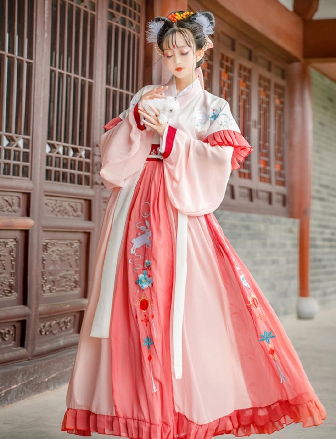 汉服美女红装素裹翩翩起舞图片