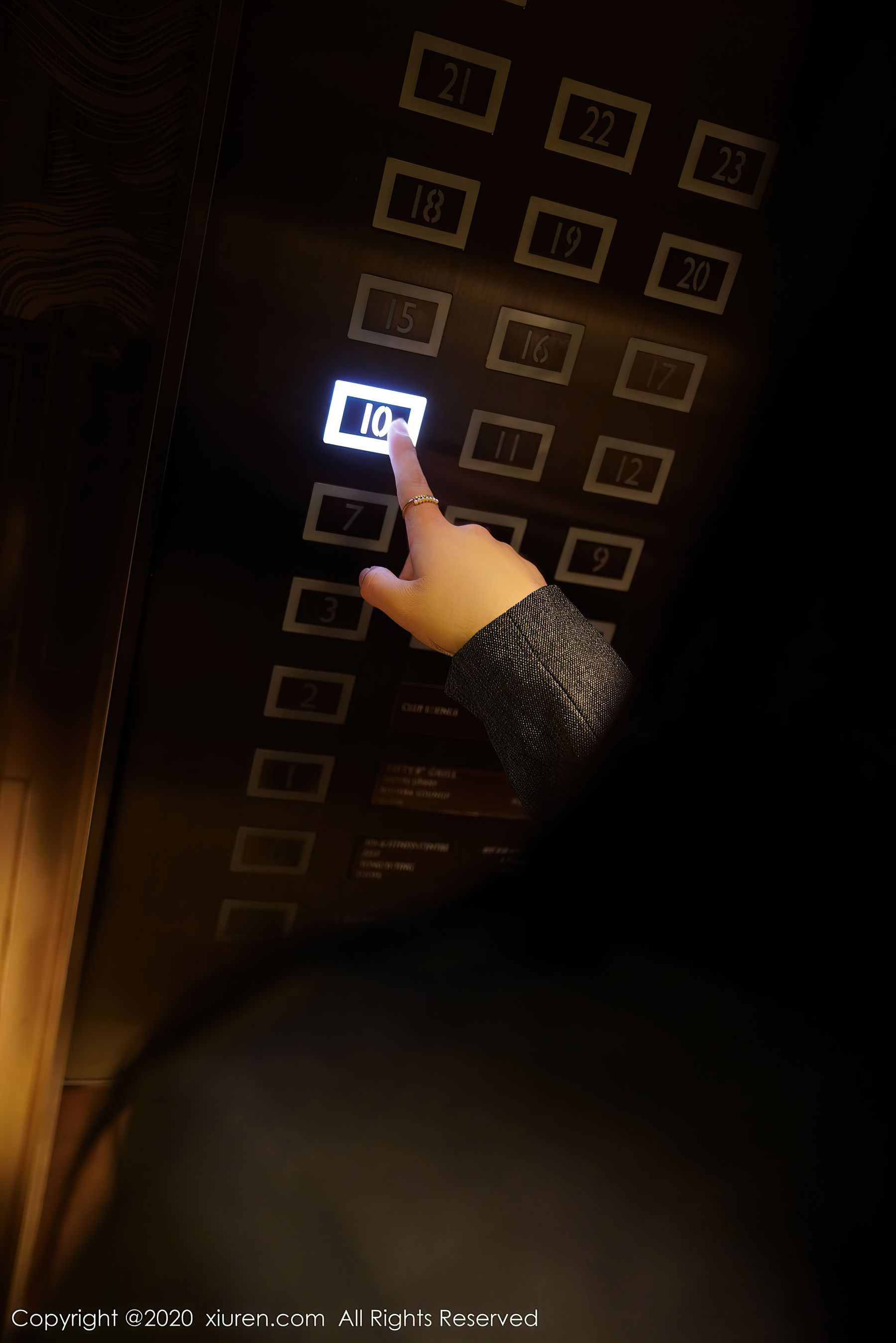 [秀人XiuRen] No.2628 美七Mia - 酒店剧情ol制服系列