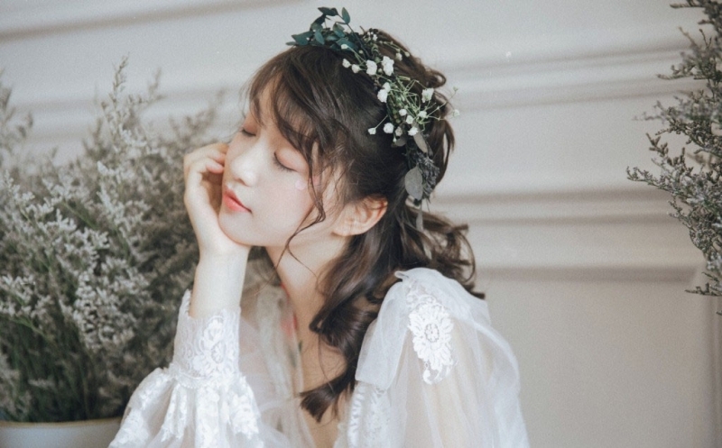 元气少女蕾丝纱裙白嫩肌肤美图