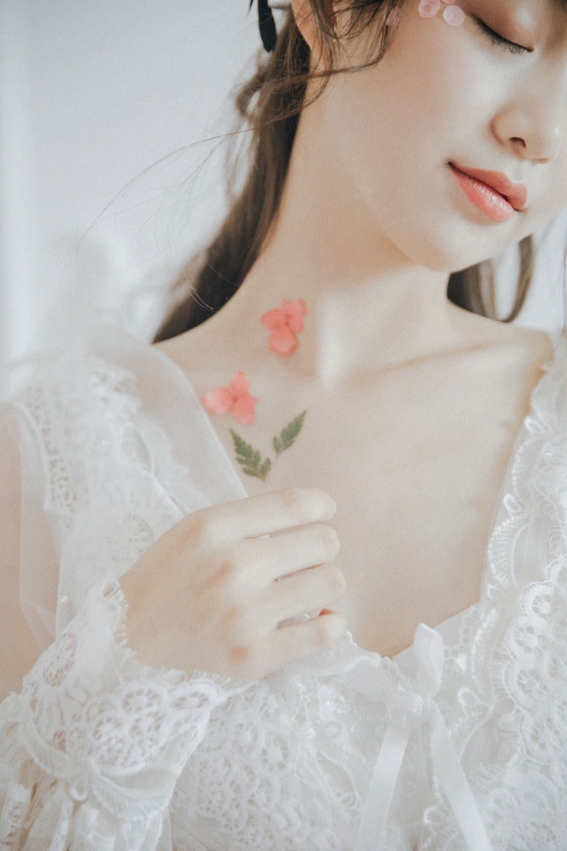 元气少女蕾丝纱裙白嫩肌肤美图