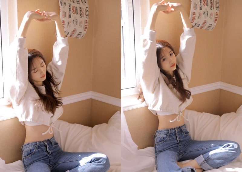 牛仔裤美女纤细小蛮腰床上写真