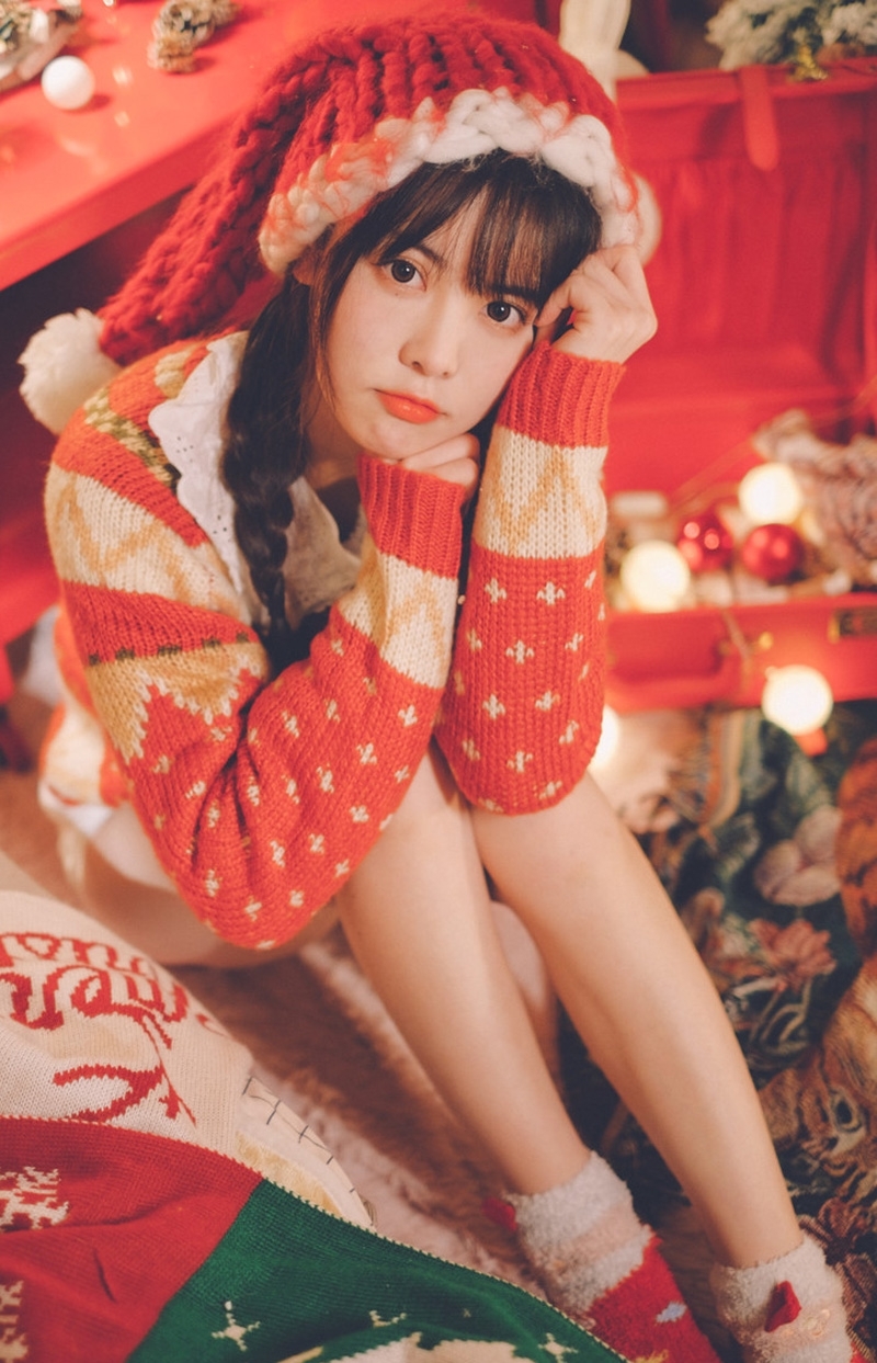 麻花辫美女白皙大长腿居家写真