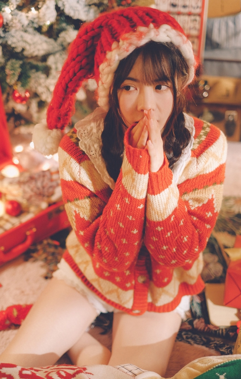 麻花辫美女白皙大长腿居家写真