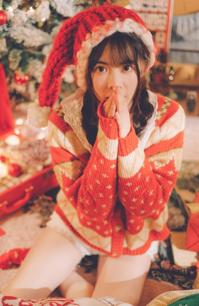 麻花辫美女白皙大长腿居家写真