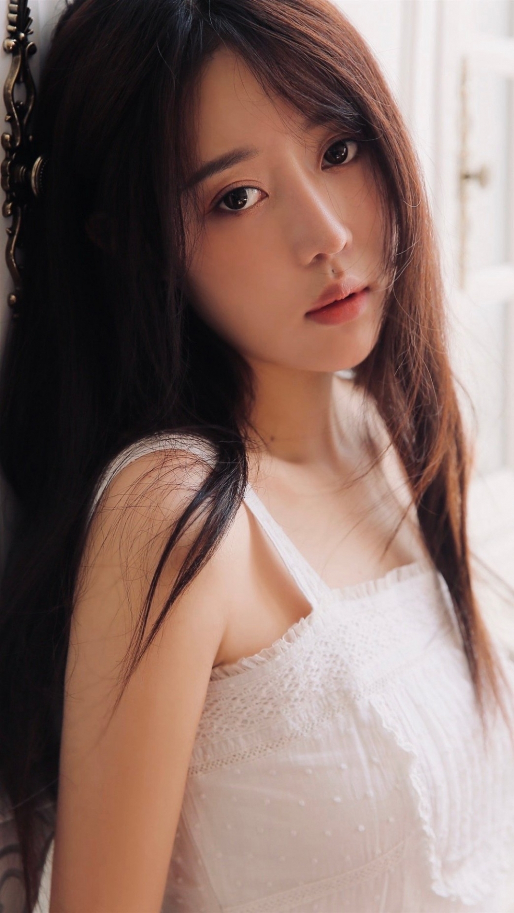 气质美女吊带白裙清新可人写真