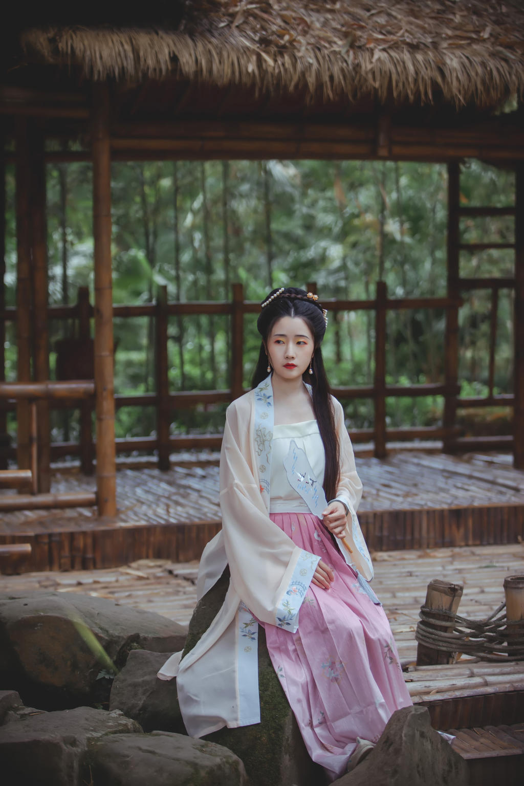 长发及腰汉服美女唯美古风摄影