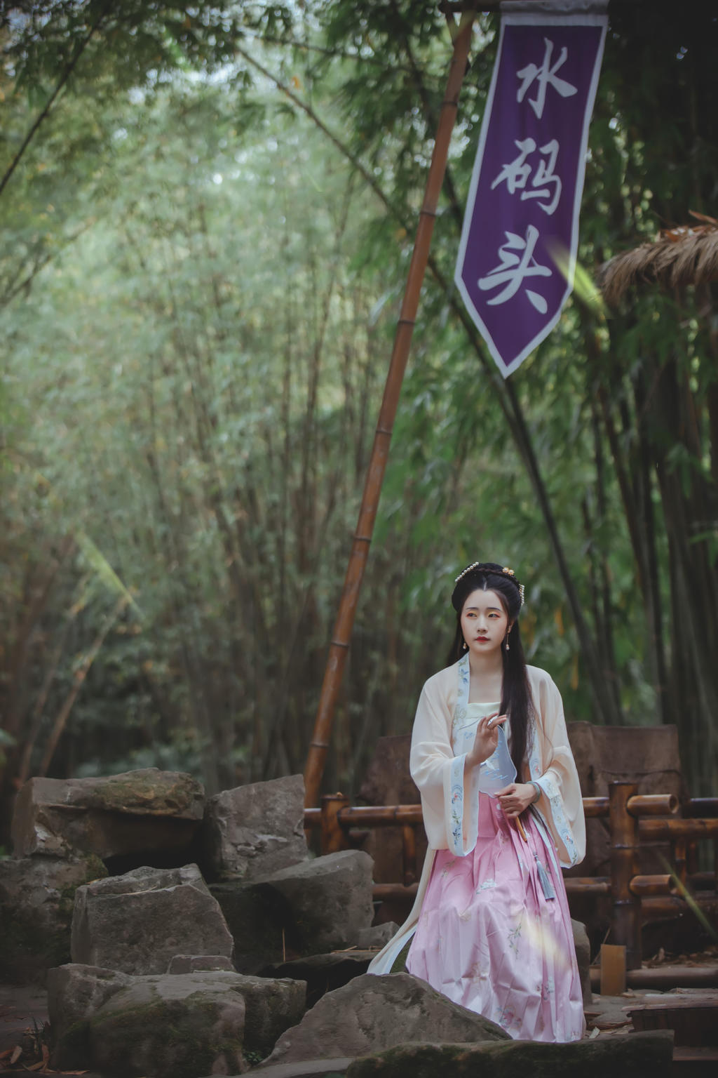 长发及腰汉服美女唯美古风摄影