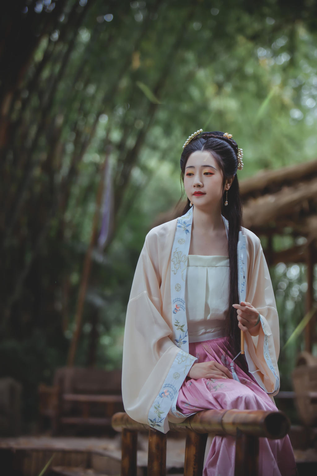 长发及腰汉服美女唯美古风摄影