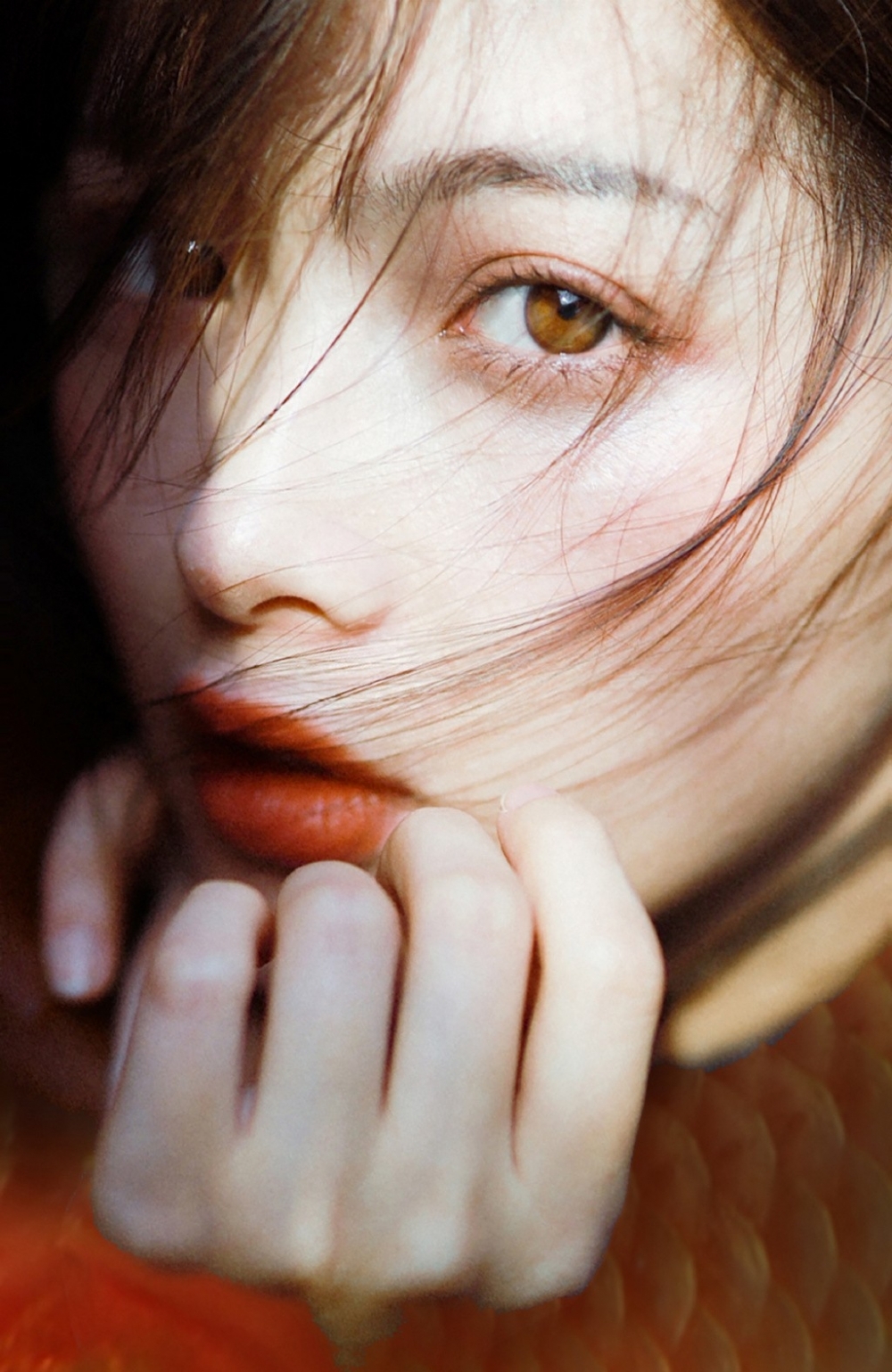 制服美女漂亮脸蛋白里透红图片