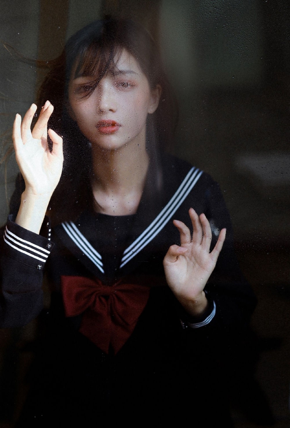 制服美女漂亮脸蛋白里透红图片