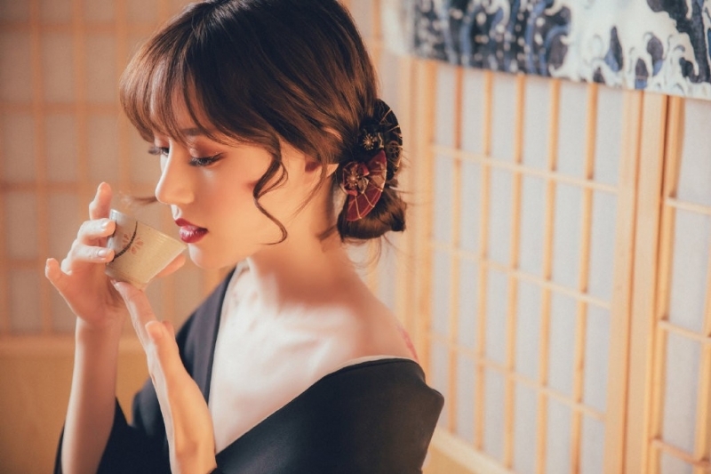 日本和服美女香肩锁骨诱惑写真