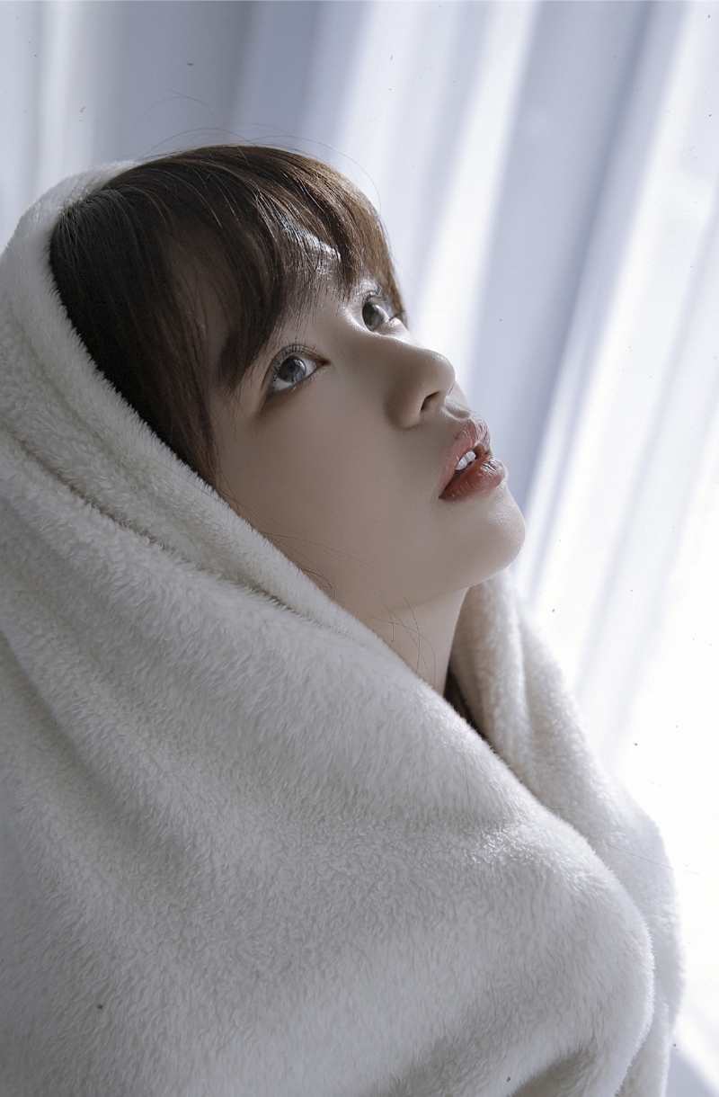 早安少女床上慵懒随性精选图片