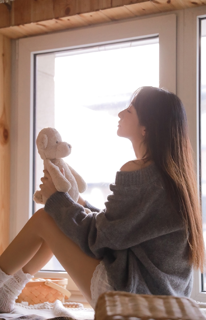 大长腿小姐姐小露香肩私房写真