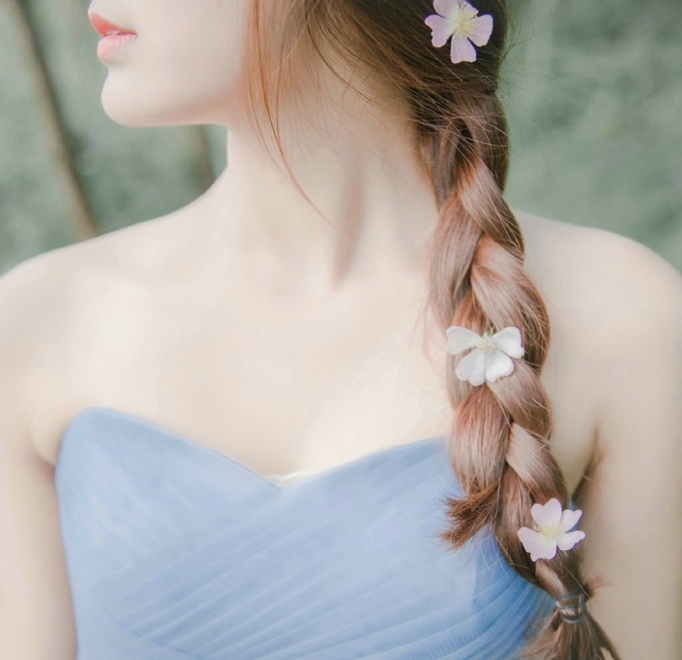 森系美女抹胸纱裙仙气飘飘写真