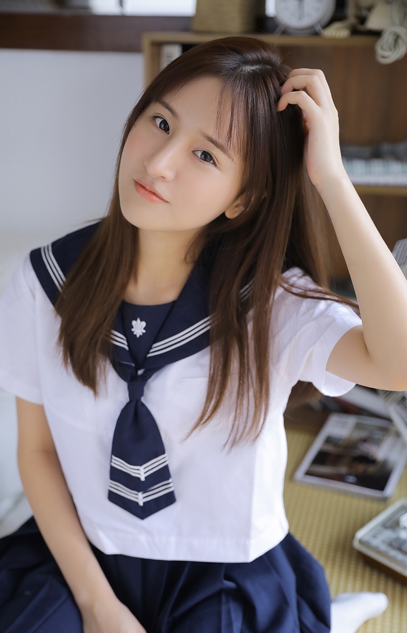 清纯水手服学生妹室内个人写真