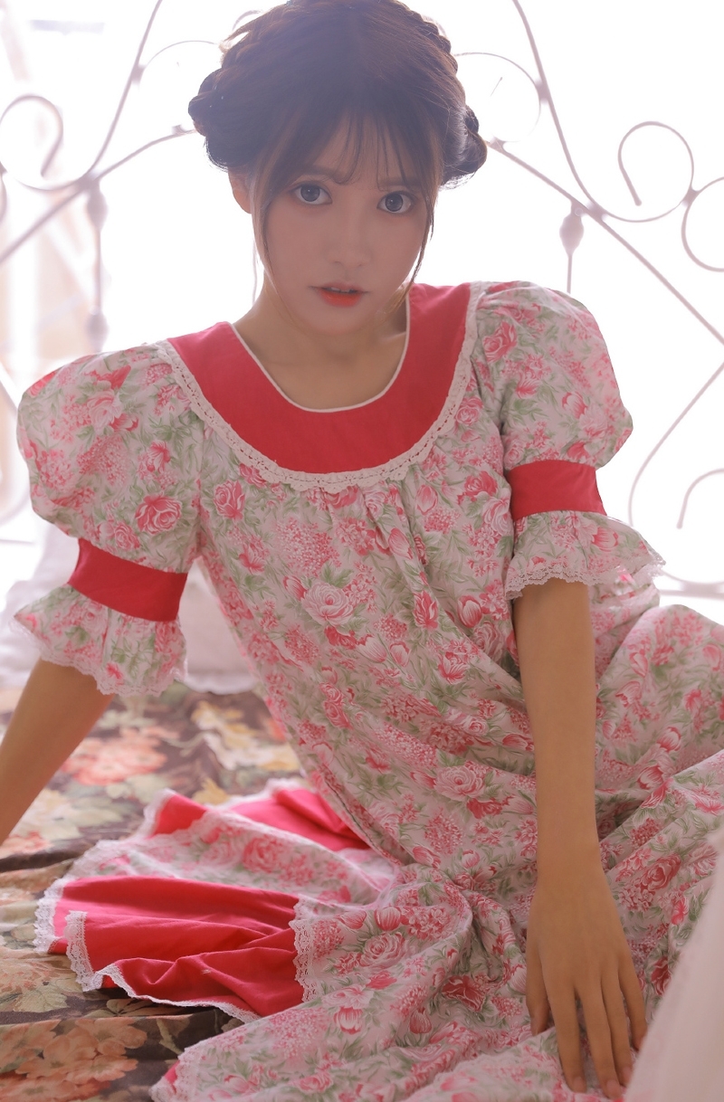 碎花连衣裙美少女甜美可人写真