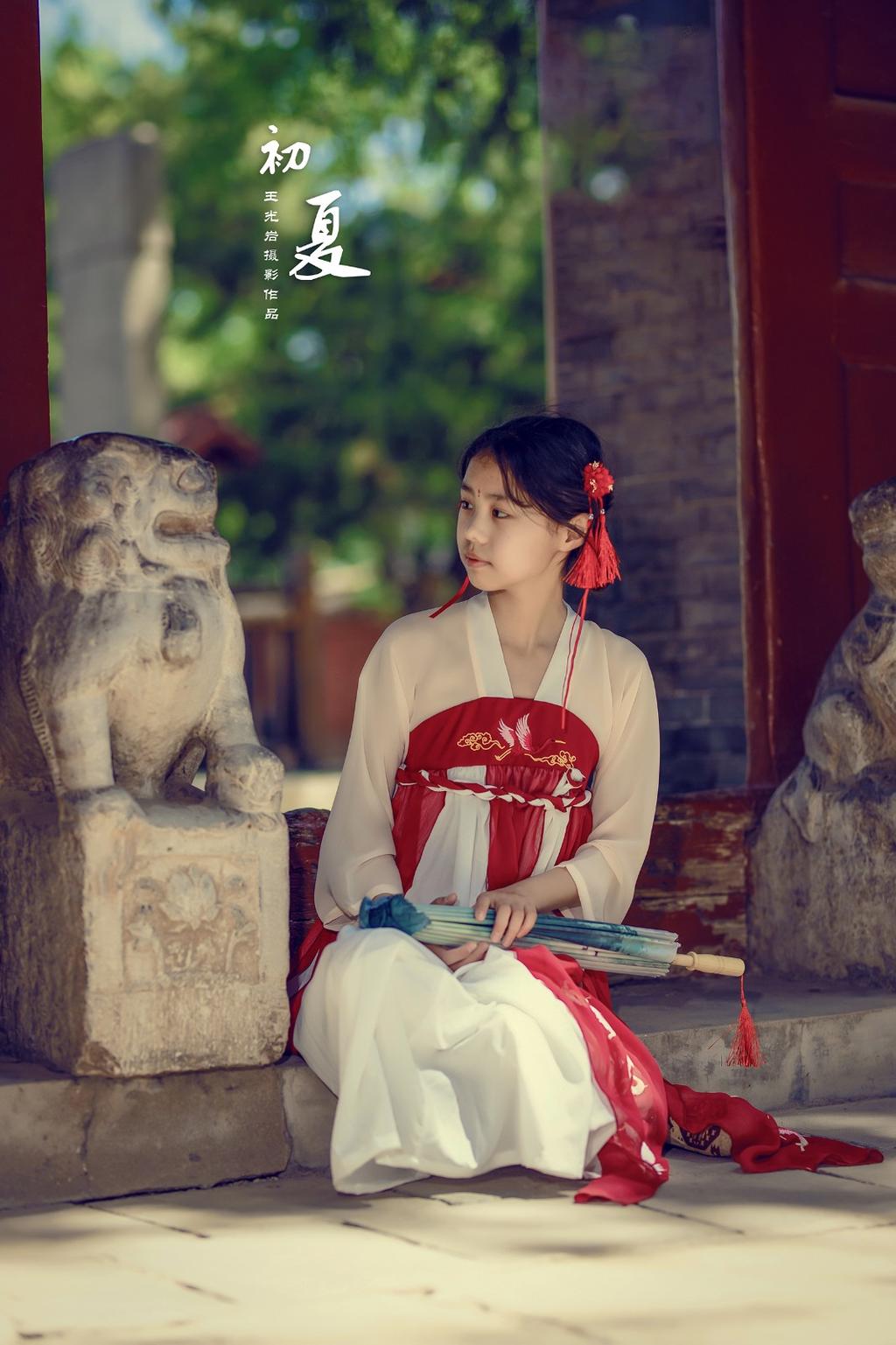 亭亭玉立汉服美女唯美古风摄影