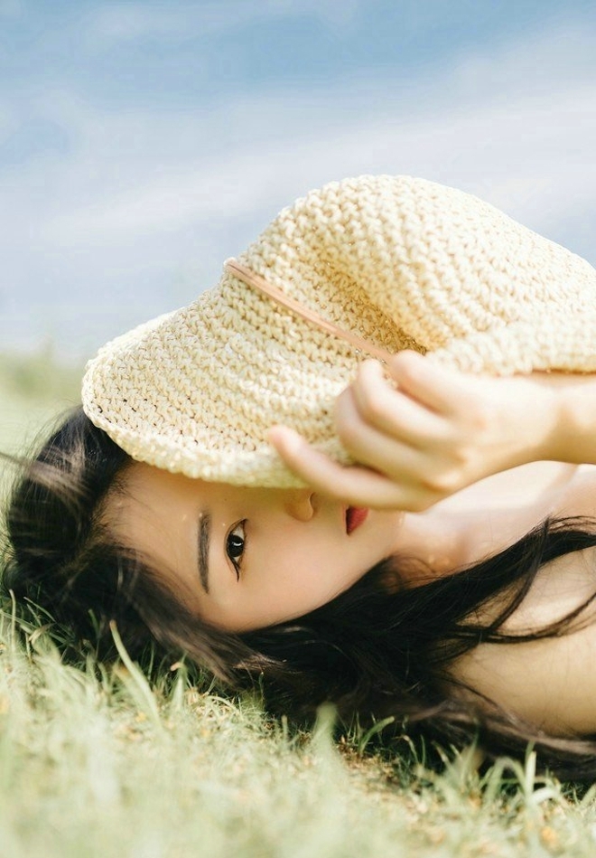 草帽美女黑长直发清新可人写真