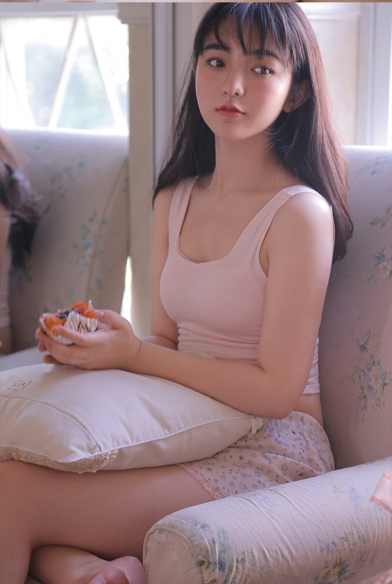 早安少女小蛮腰大长腿私房写真