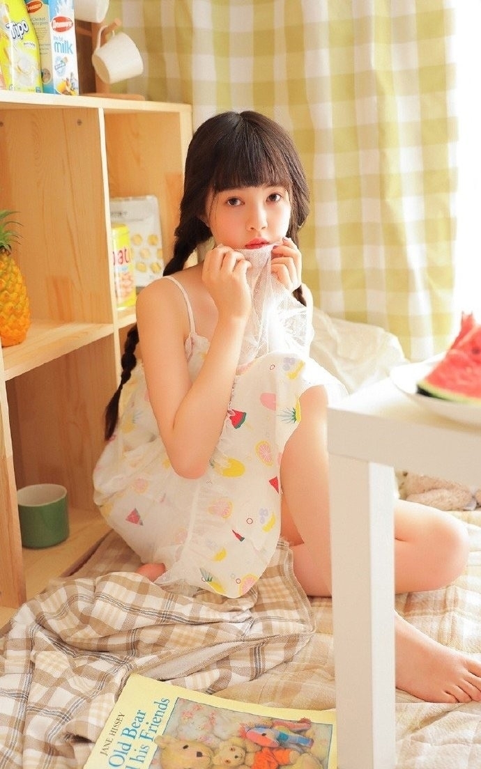 麻花辫美少女吊带短裙精选图片