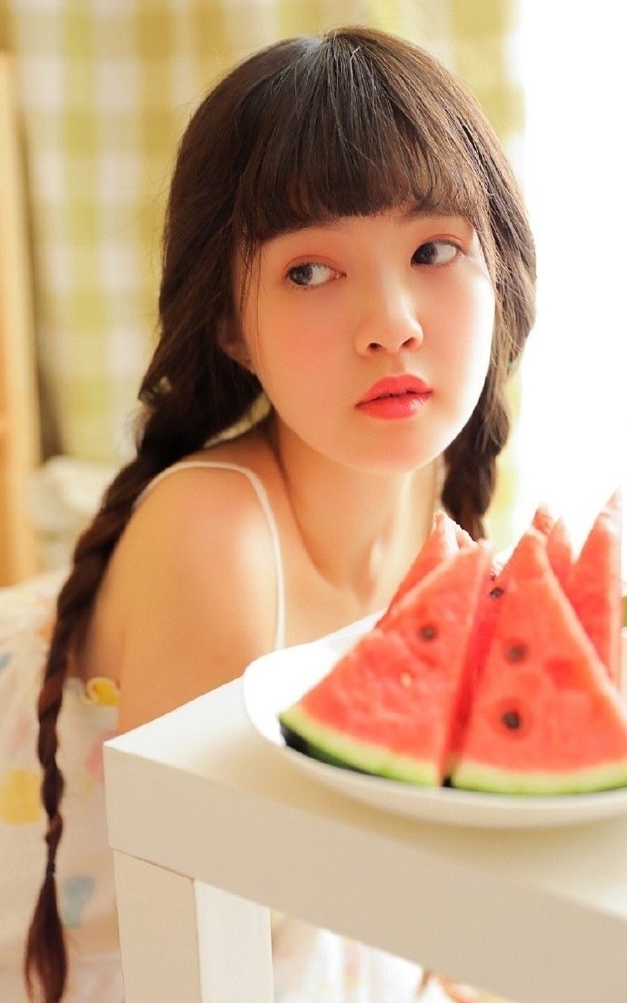 麻花辫美少女吊带短裙精选图片