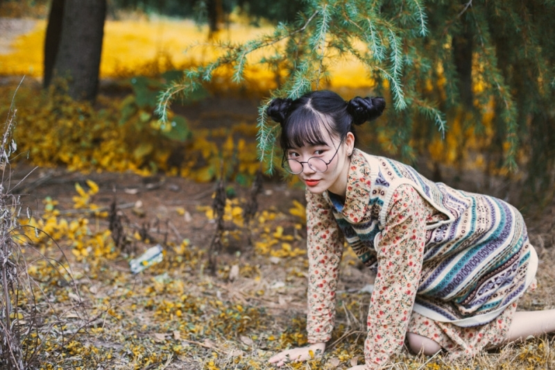 俏皮可爱哪吒头萌妹子户外写真