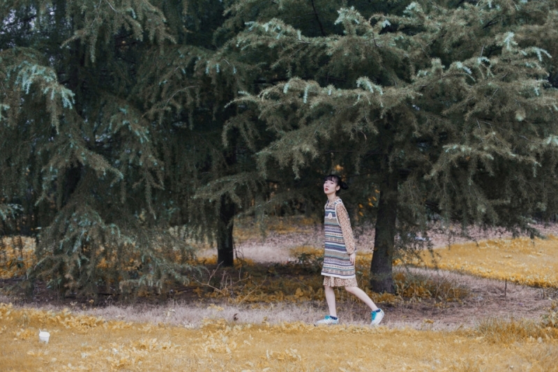 俏皮可爱哪吒头萌妹子户外写真