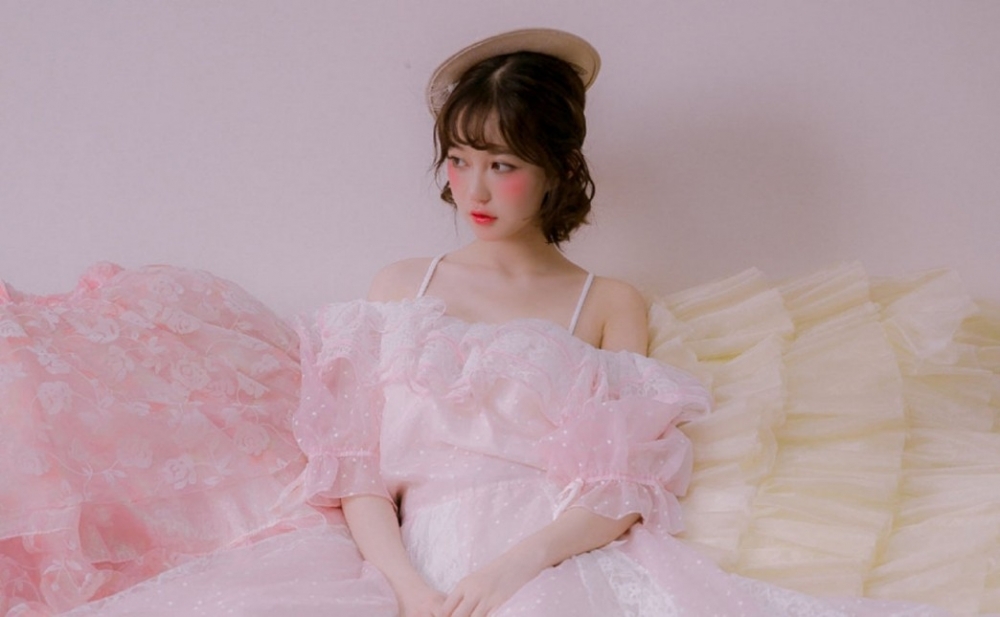 粉嫩小妹漂亮脸蛋白里透红写真