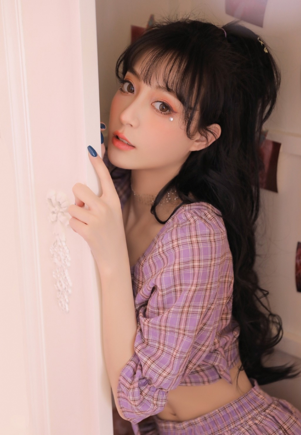 漂亮美眉小蛮腰大长腿私房写真