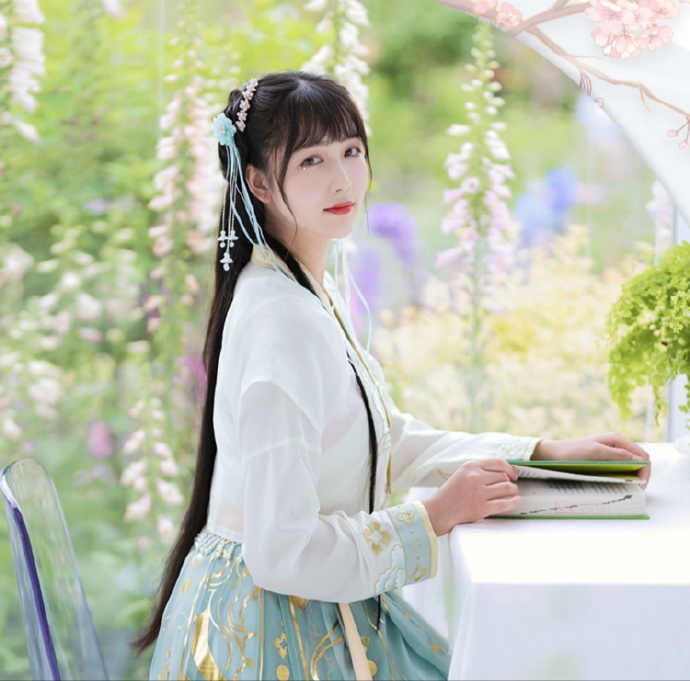 汉服美女肤白貌美清新脱俗美图