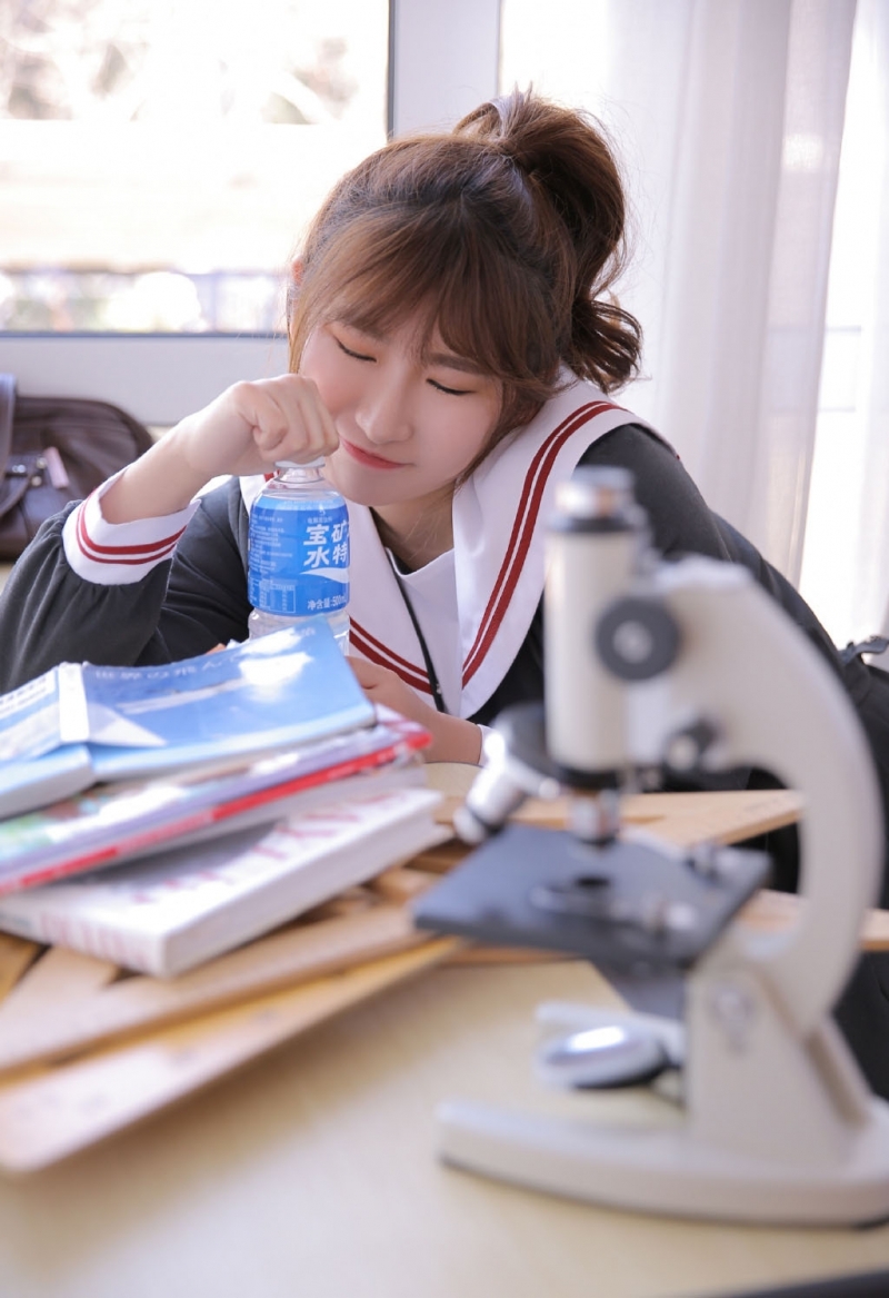 马尾辫美女学生妹水手制服写真
