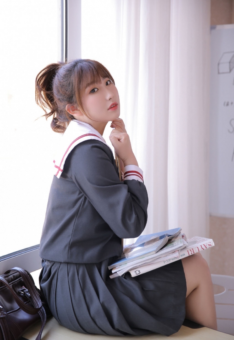 马尾辫美女学生妹水手制服写真