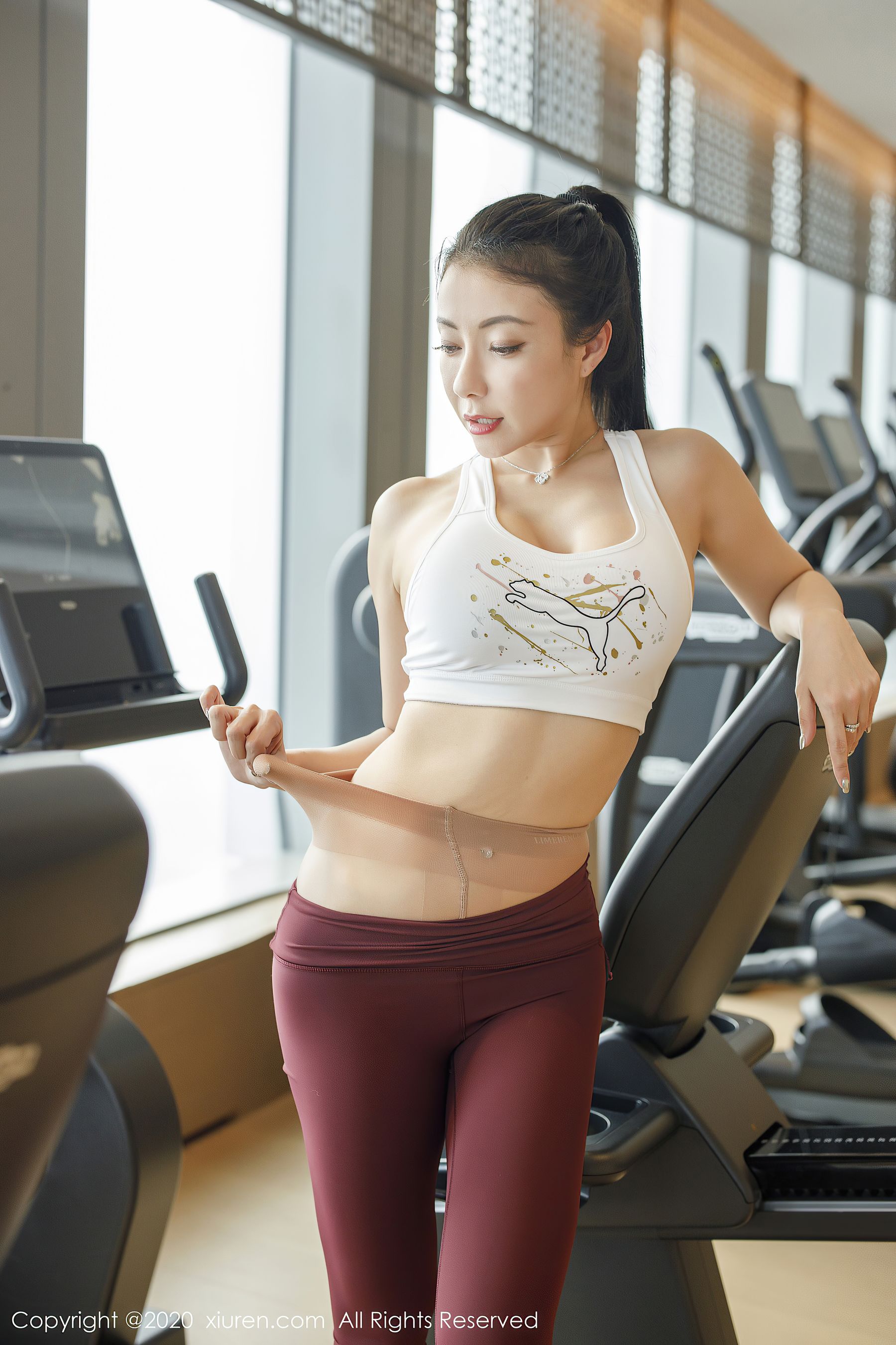 [秀人XIUREN] No.2332 果儿Victoria - 时尚运动内衣与极致丝袜