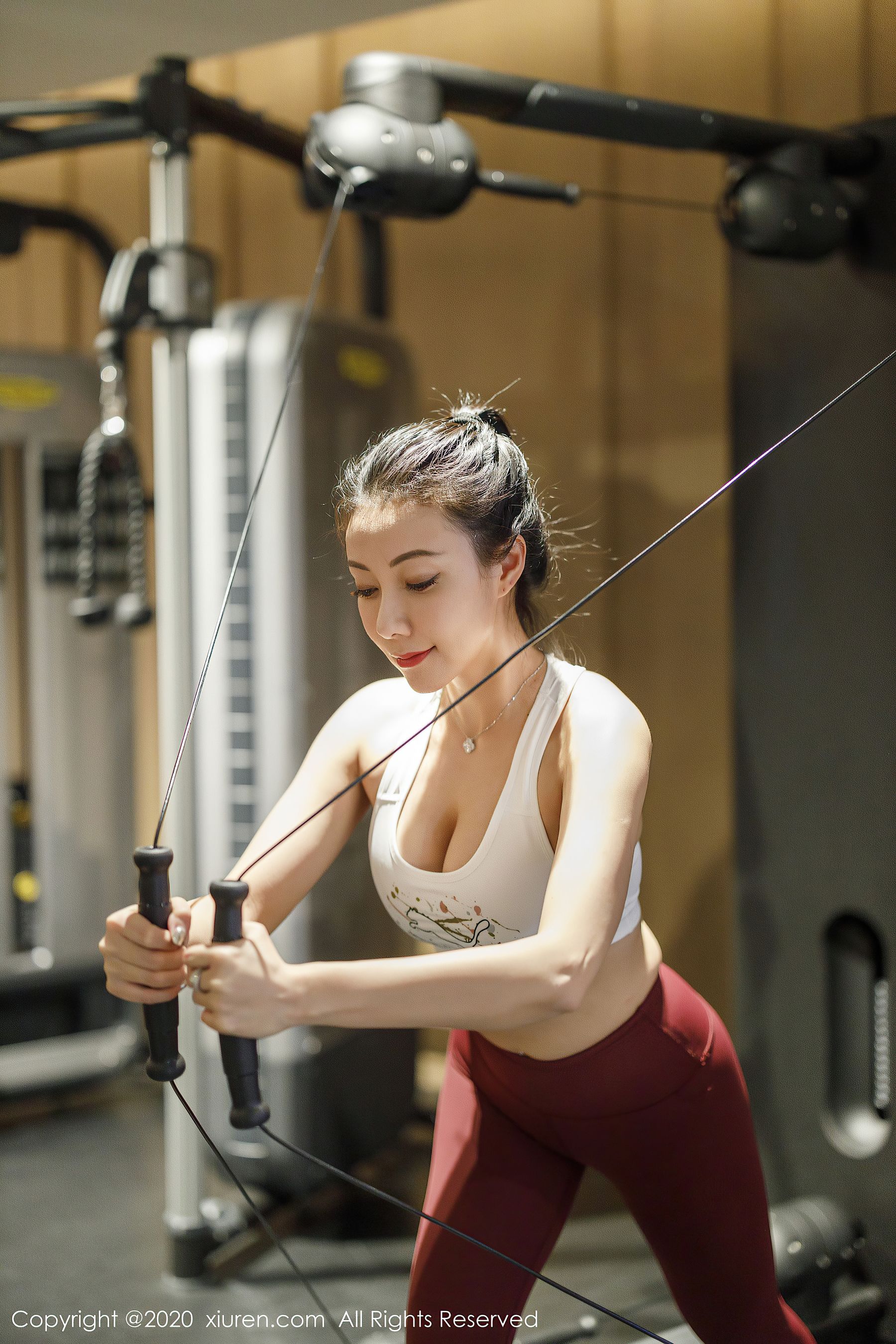 [秀人XIUREN] No.2332 果儿Victoria - 时尚运动内衣与极致丝袜