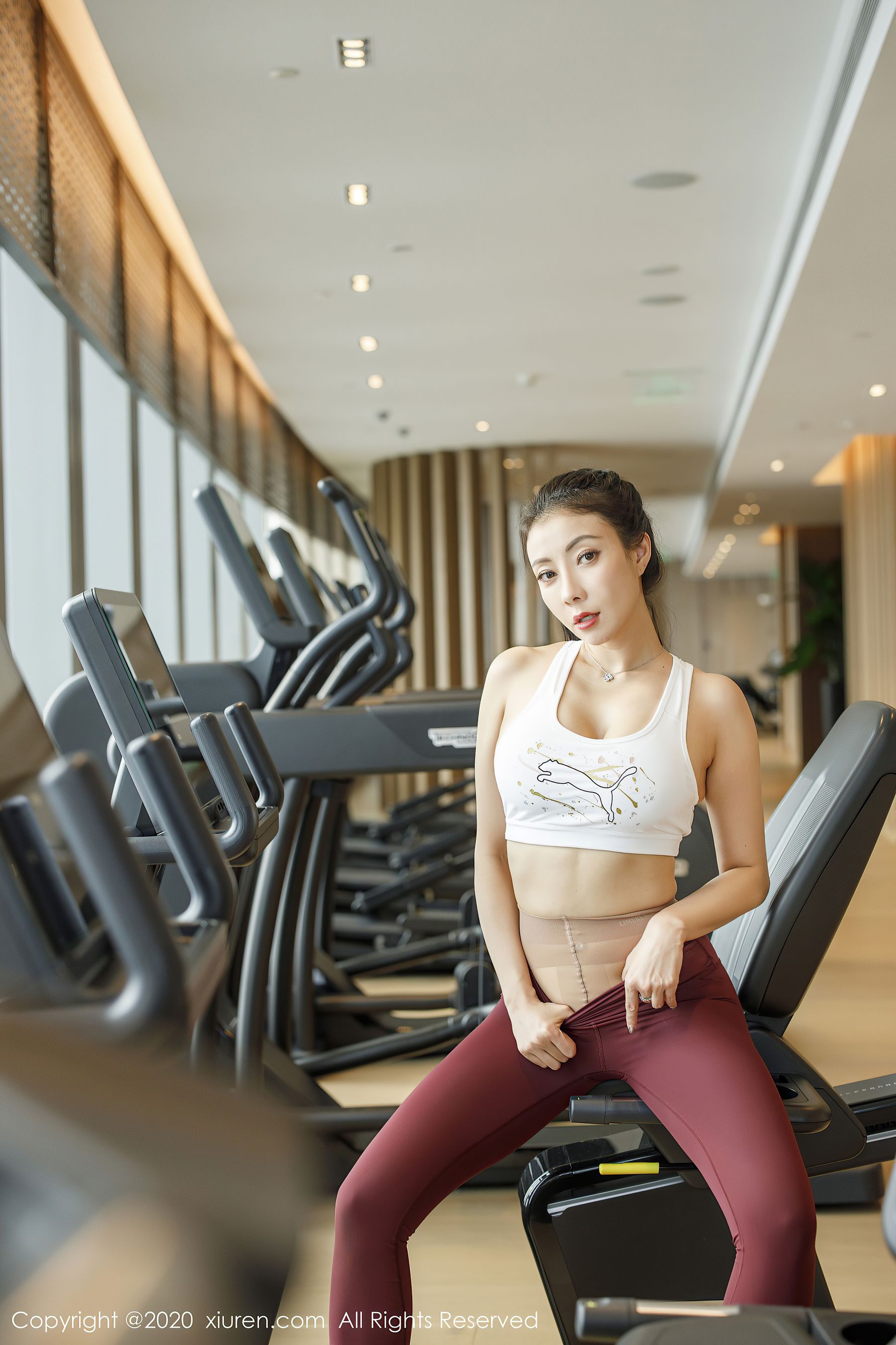 [秀人XIUREN] No.2332 果儿Victoria - 时尚运动内衣与极致丝袜