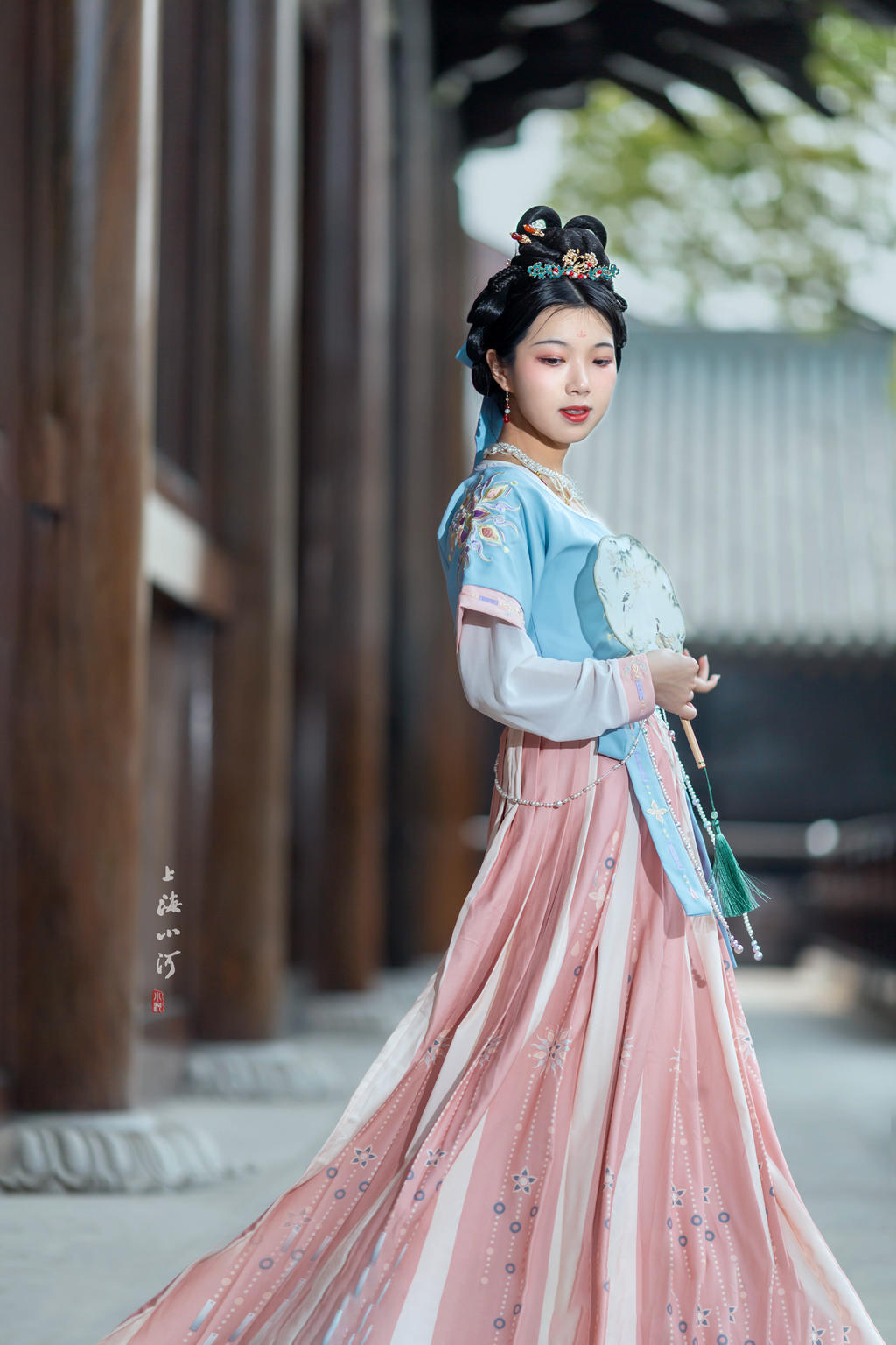 汉服美女翩翩起舞唯美古风摄影