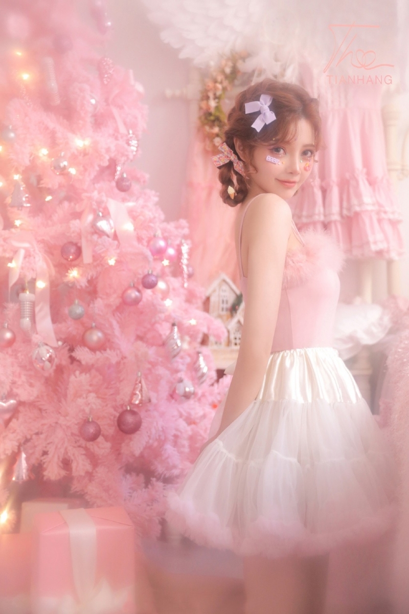 粉嫩小妹吊带短裙梦幻唯美写真