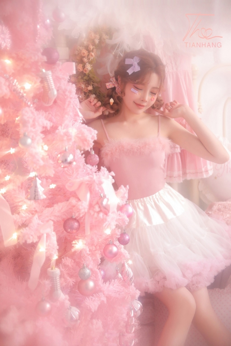 粉嫩小妹吊带短裙梦幻唯美写真