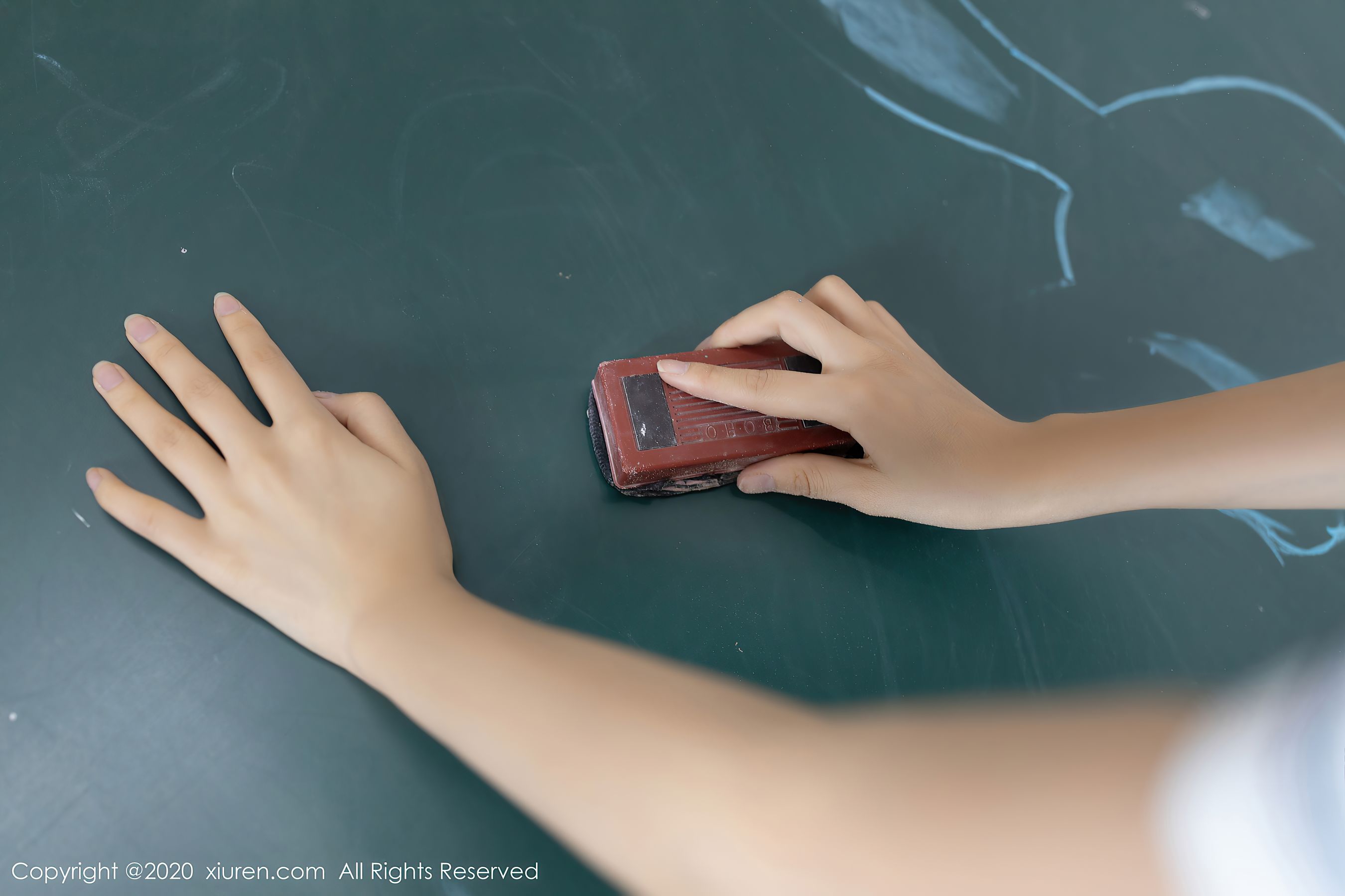 [秀人XiuRen] No.2741 月音瞳 - 值日生的丝袜诱惑