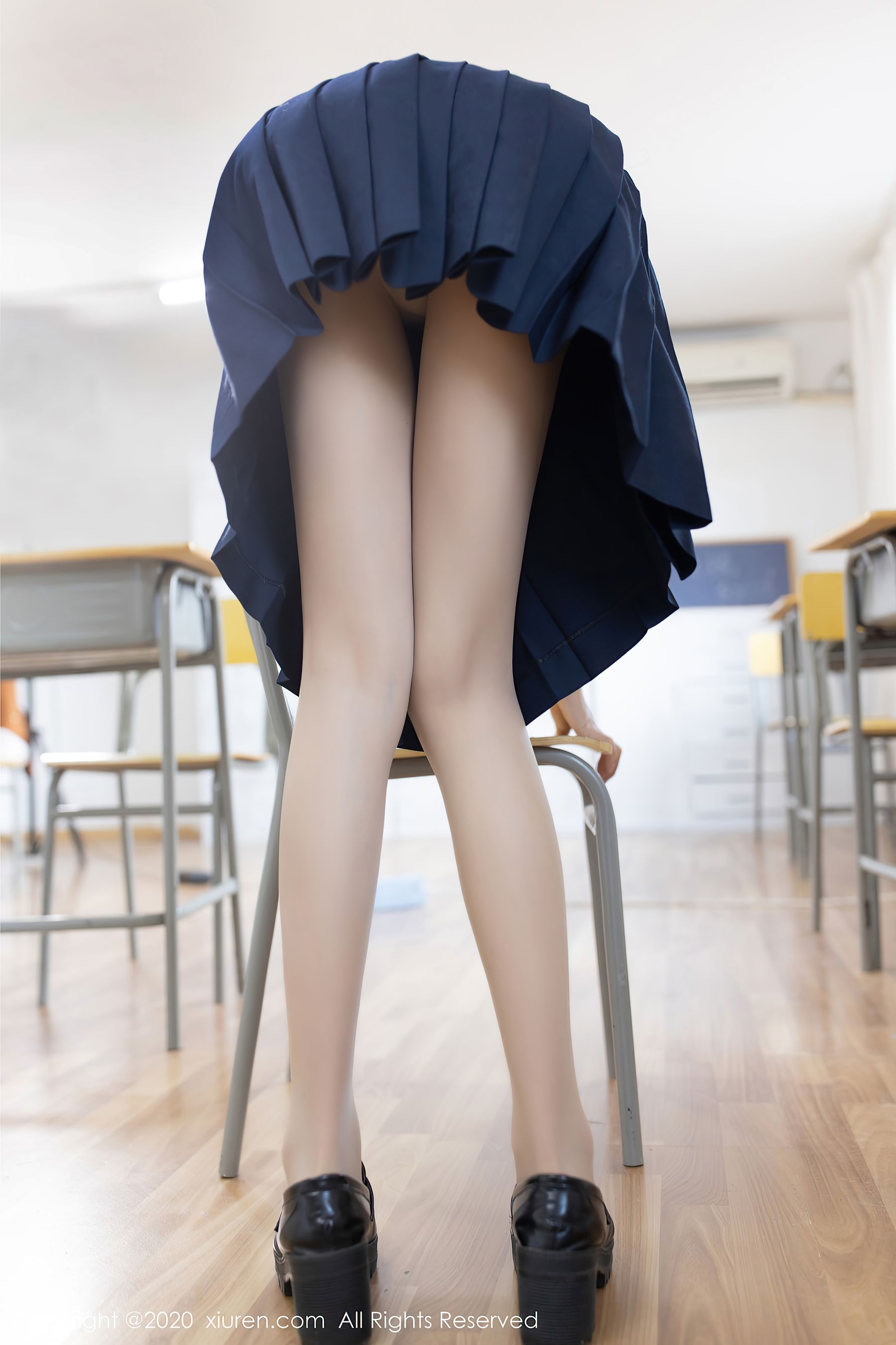 [秀人XiuRen] No.2741 月音瞳 - 值日生的丝袜诱惑