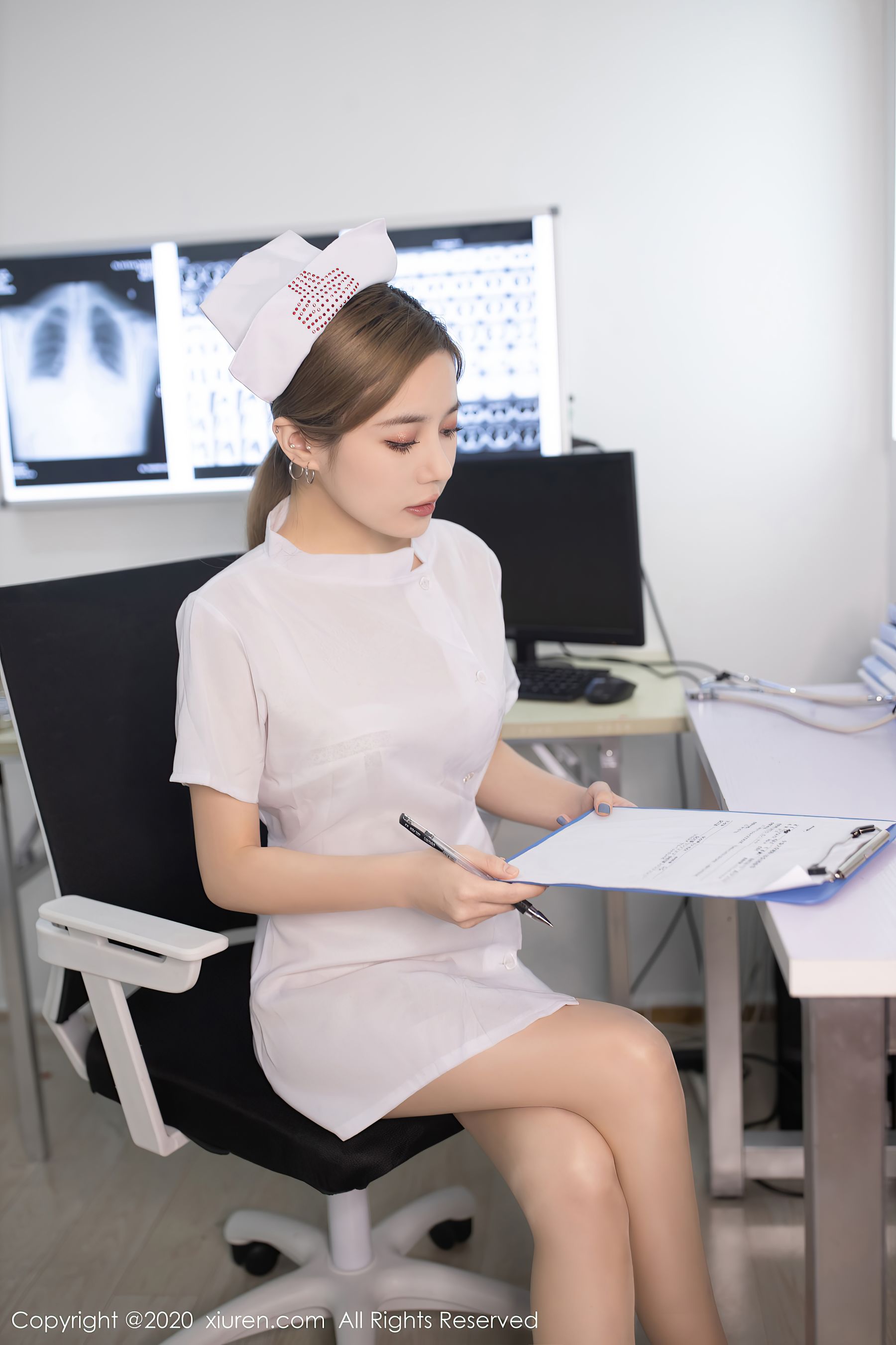 [秀人XiuRen] No.2743 鱼子酱Fish - 护士打针主题系列