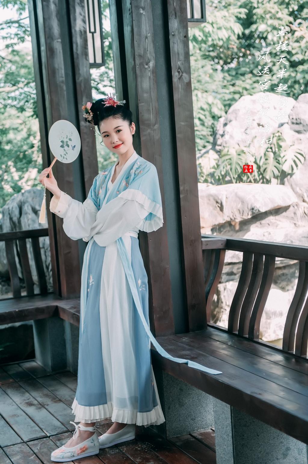 清新脱俗汉服美女唯美古风摄影