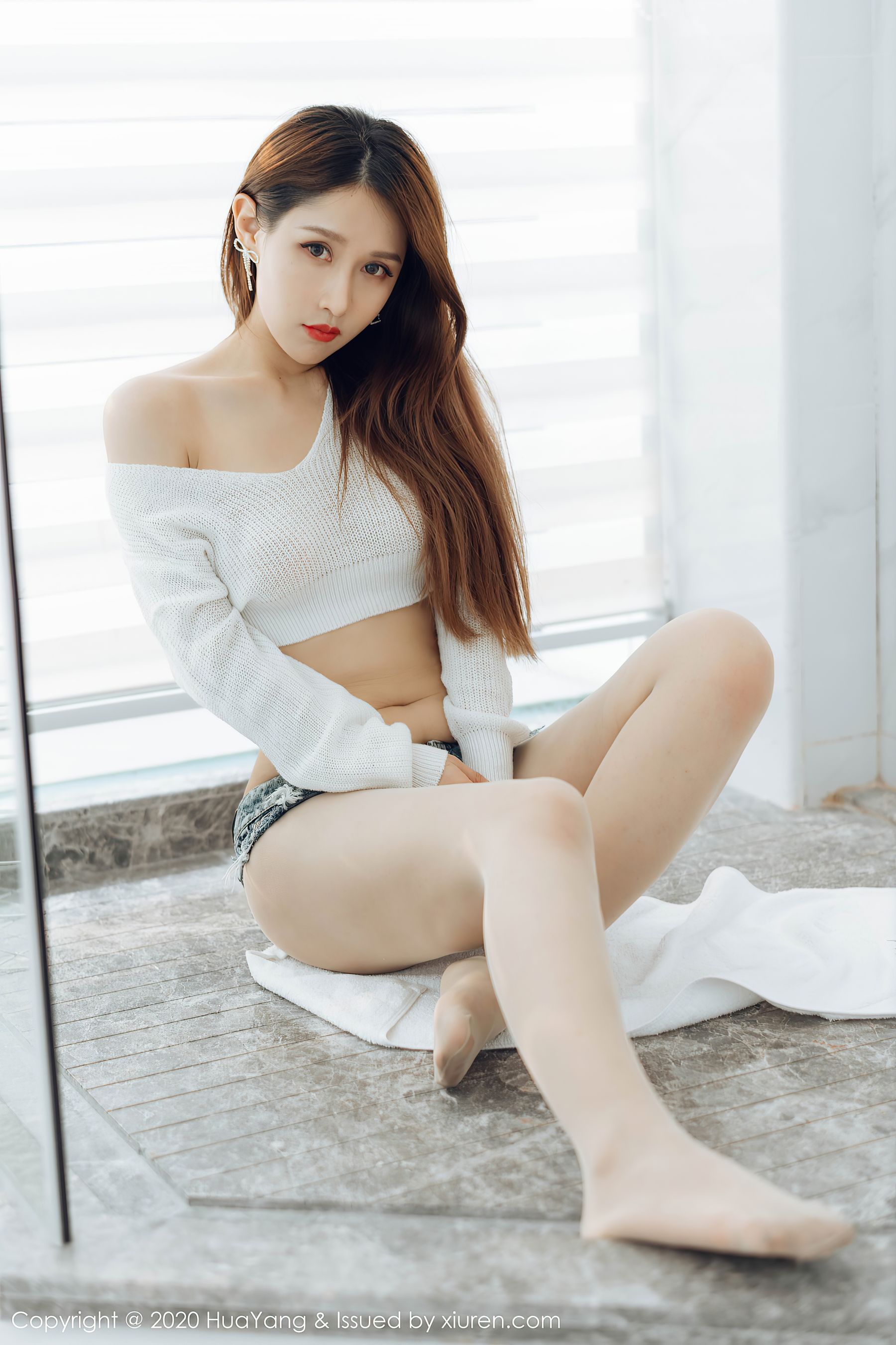 [花漾HuaYang] Vol.281 徐安安 - 破烂感的超短牛仔裤御姐