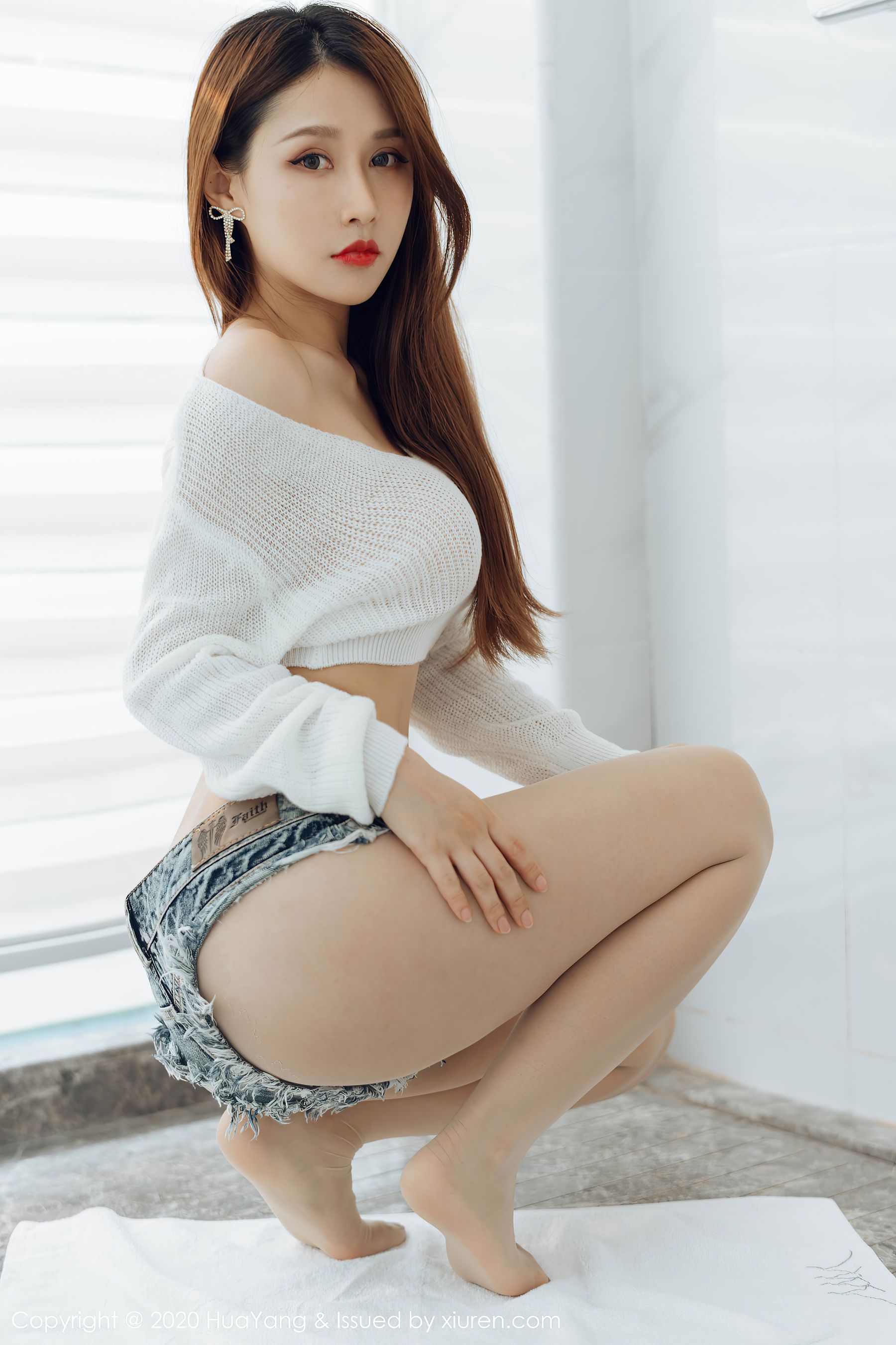 [花漾HuaYang] Vol.281 徐安安 - 破烂感的超短牛仔裤御姐