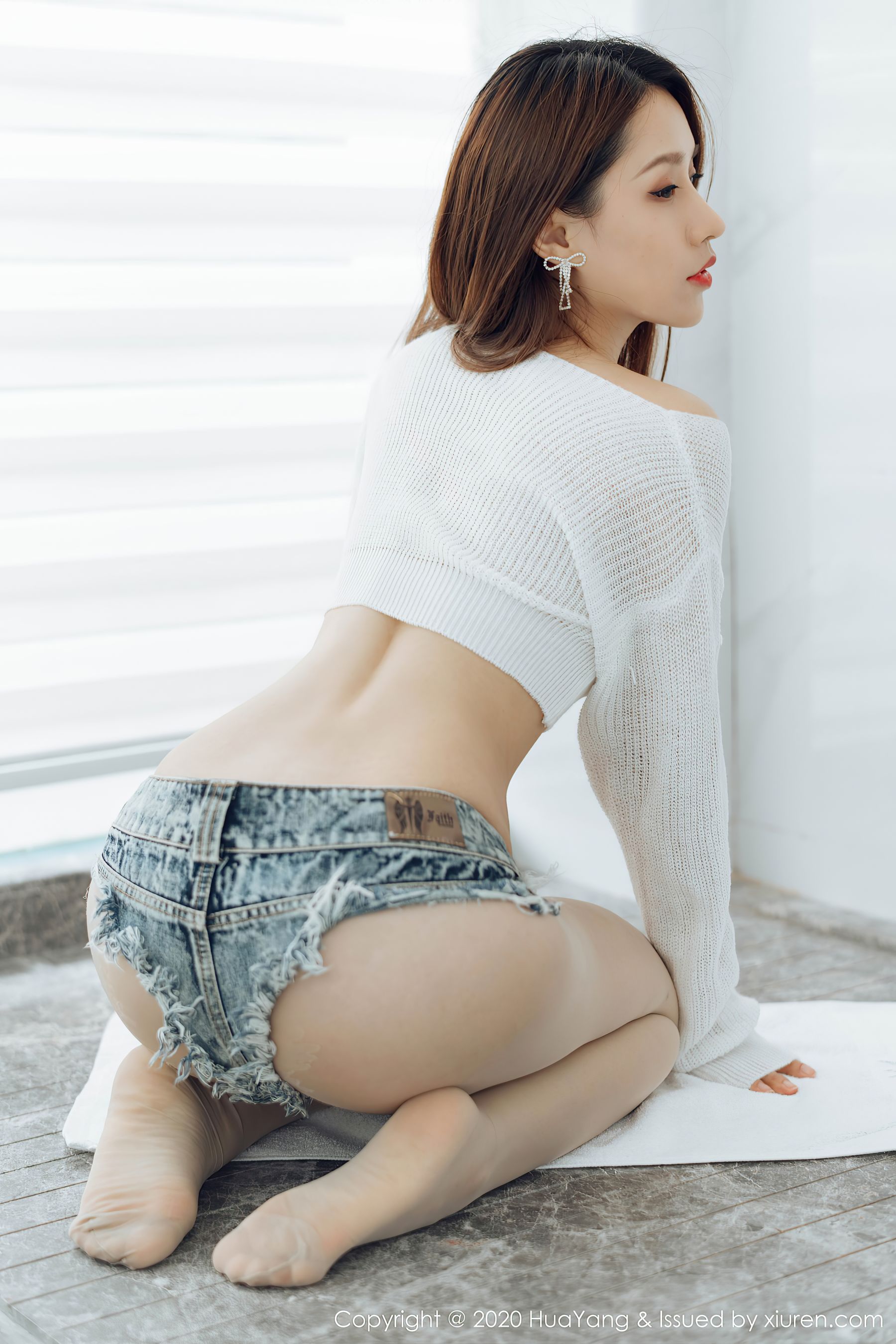 [花漾HuaYang] Vol.281 徐安安 - 破烂感的超短牛仔裤御姐