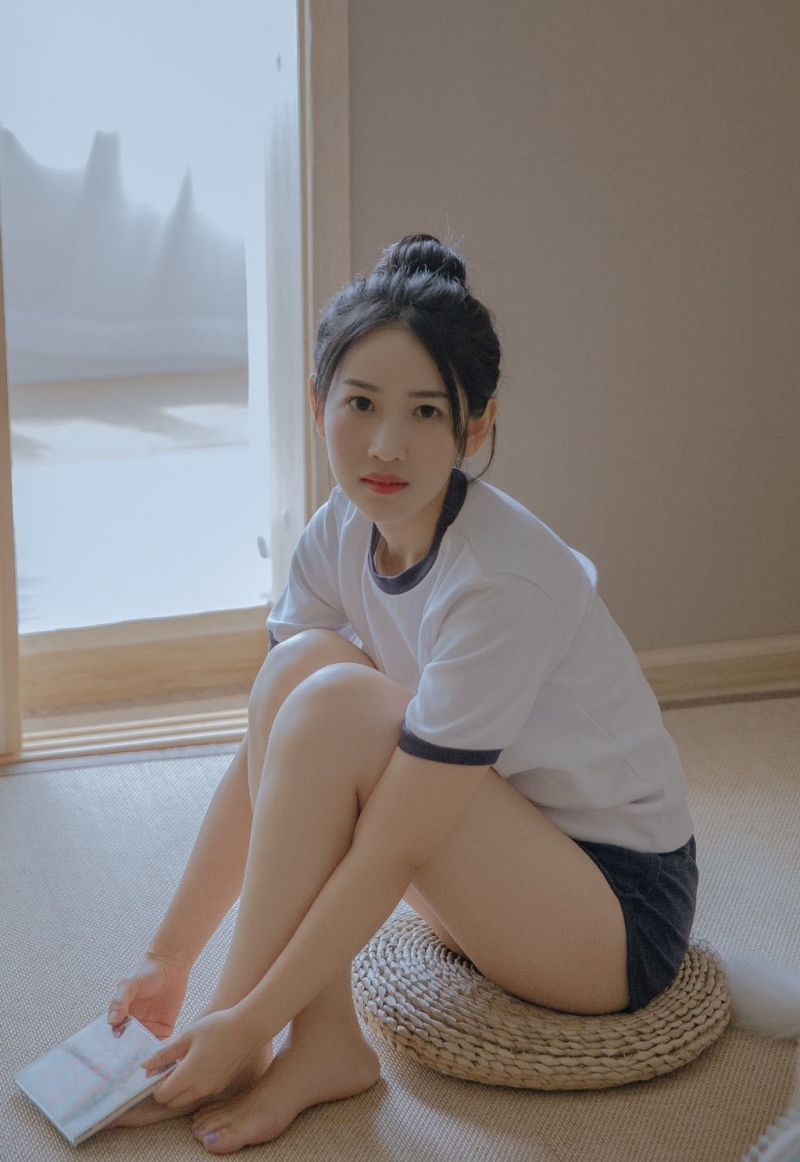 丸子头美女休闲体操服精选图片
