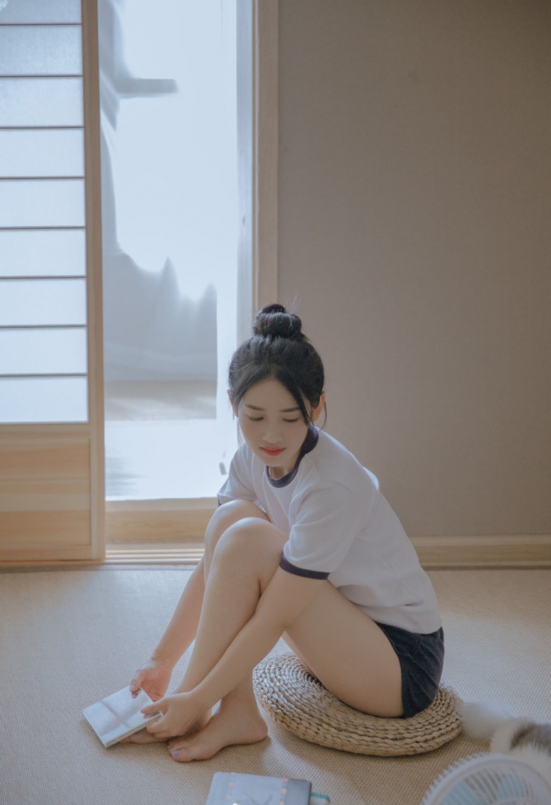 丸子头美女休闲体操服精选图片