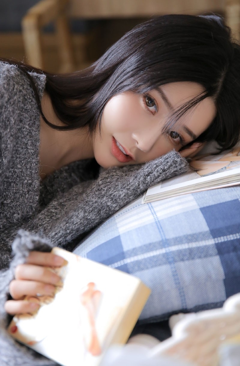 漂亮美眉黑长直发温柔动人图片