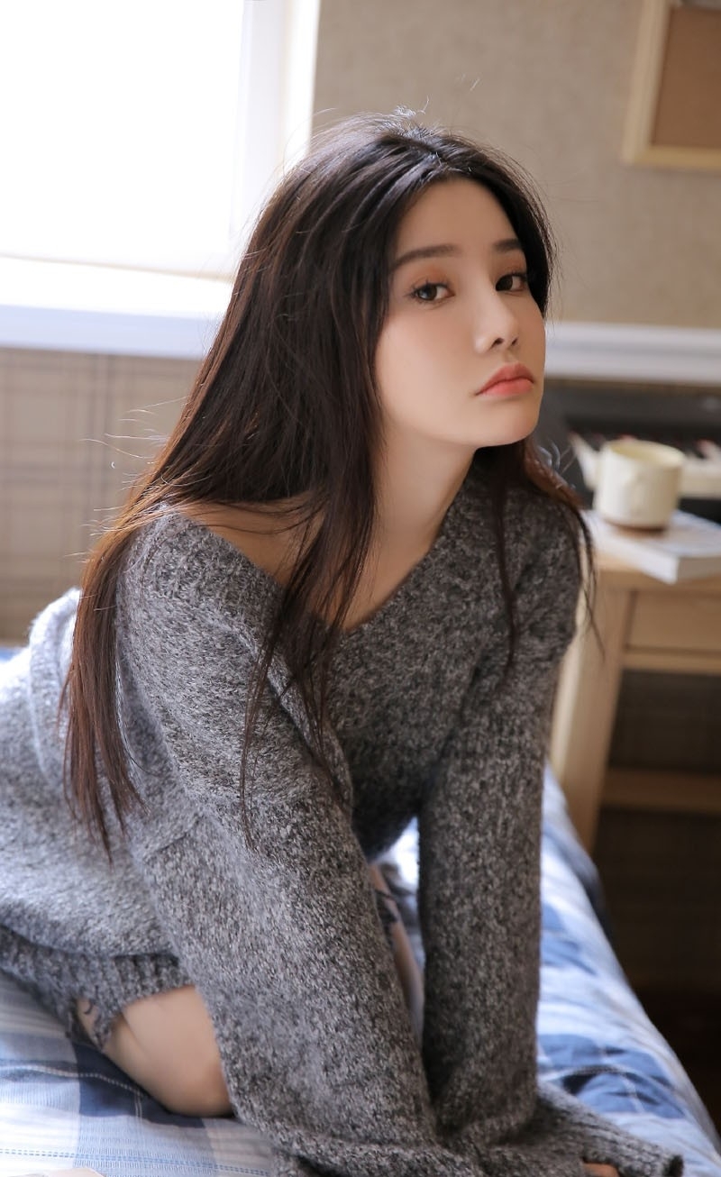 漂亮美眉黑长直发温柔动人图片